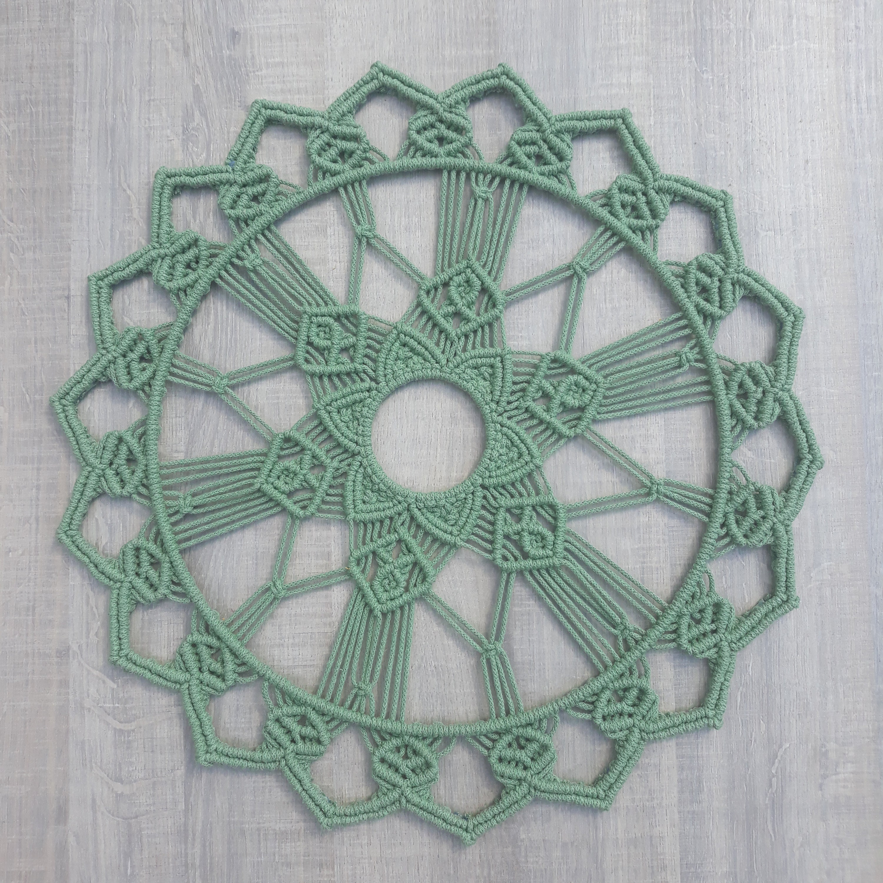 Rosace Mandala Macramé Vert Eucalyptus
