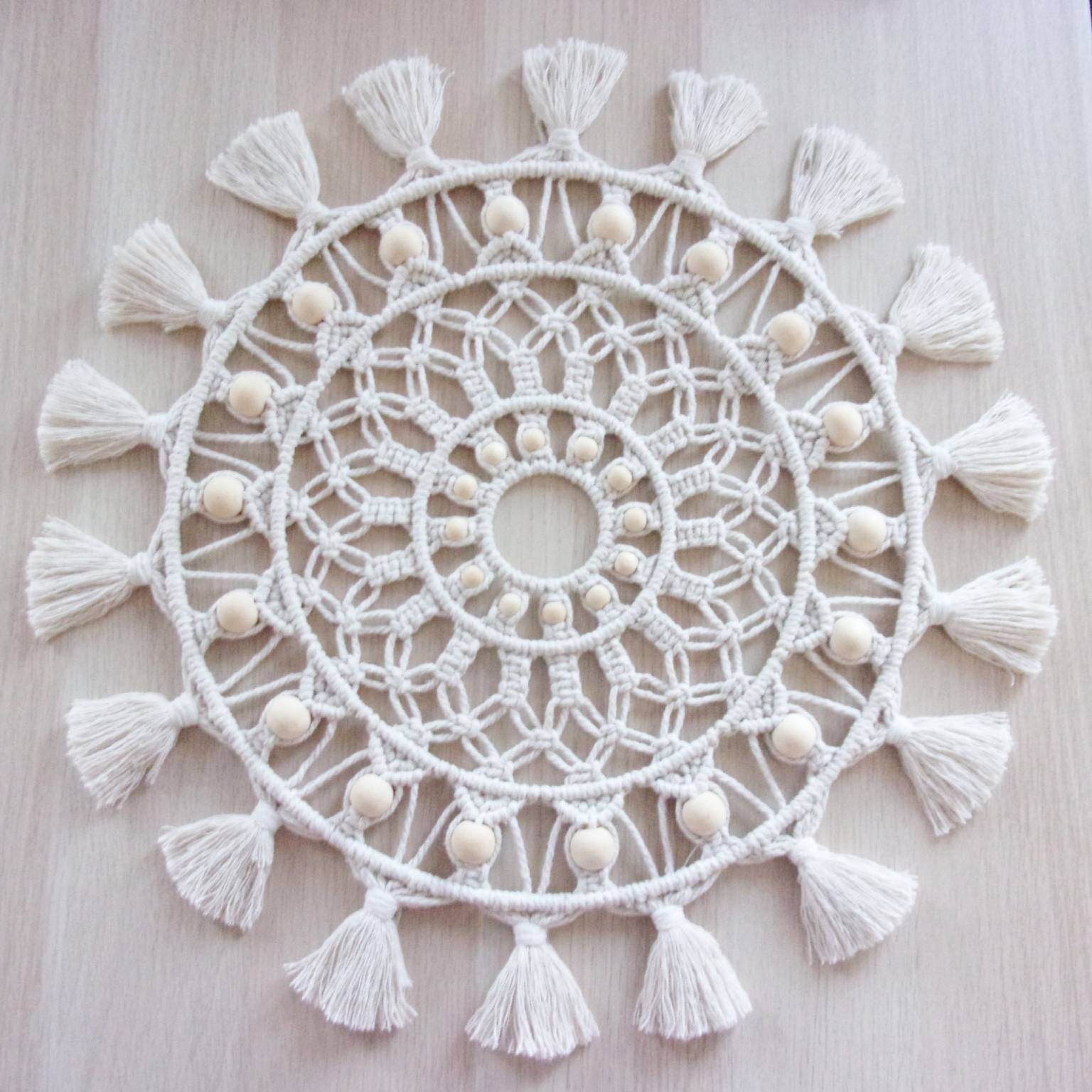 Macramé Mandala avec Perles et Pompons