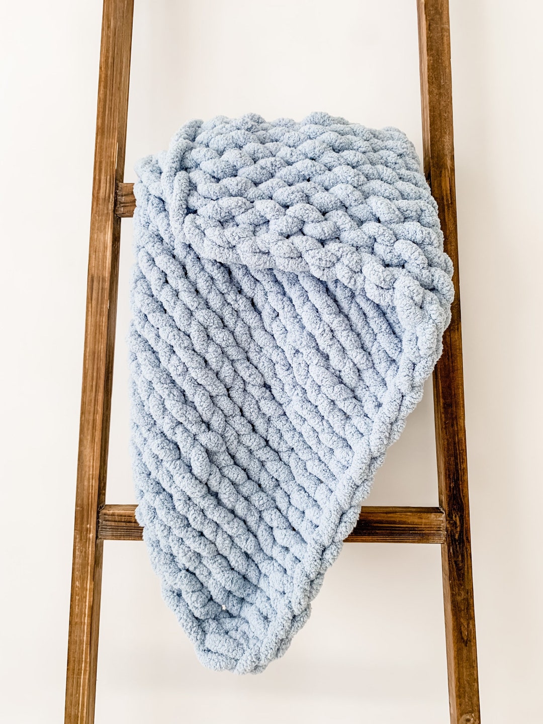 Chunky blue throw blanket hotsell