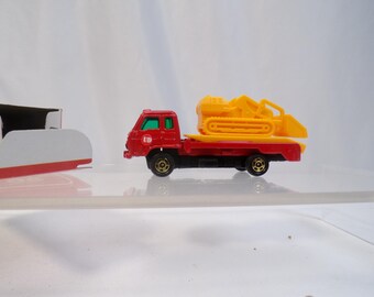 Tomy Tomica No. 56 Red Condor Bulldozer Carrier 1/104 Scale Diecast (1984)