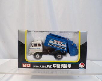 Shinsei Mini Power #20 Mitsubishi Fuso FK Garbage Truck 1/60 Scale (Japan '78-'80