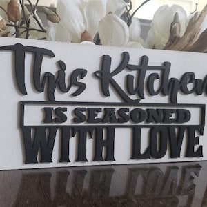 Deze keuken is gekruid met Love Wood had teken 6 " breed x 12,5" lang
