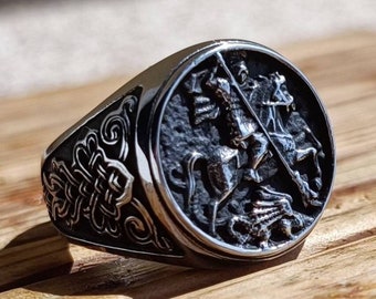 Bague Chevalière Saint Georges Terrassant le Dragon Acier Inoxydable Massif Très Belle Finition