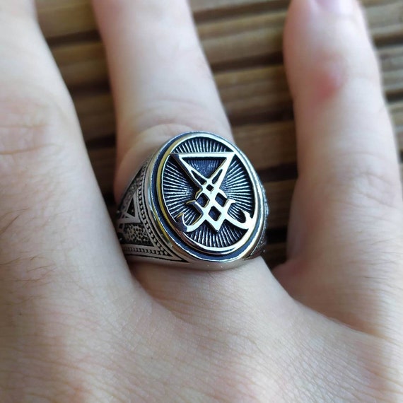 Bague satanique new arrivals