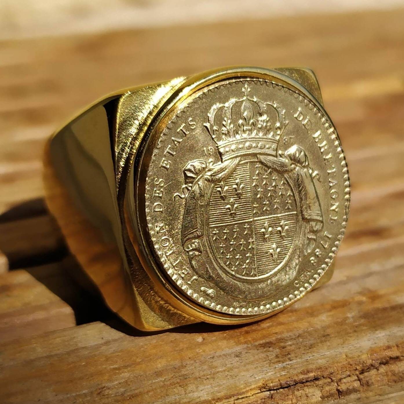 Louis XVI Square Signet Ring in Gold Plated Stainless Steel