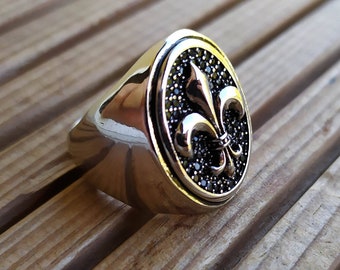 Bague Chevalière "Fleurs de Lys" Recouvert d'Argent Massif Sterling 925 Avec Pierres Noire Très Belle Finition