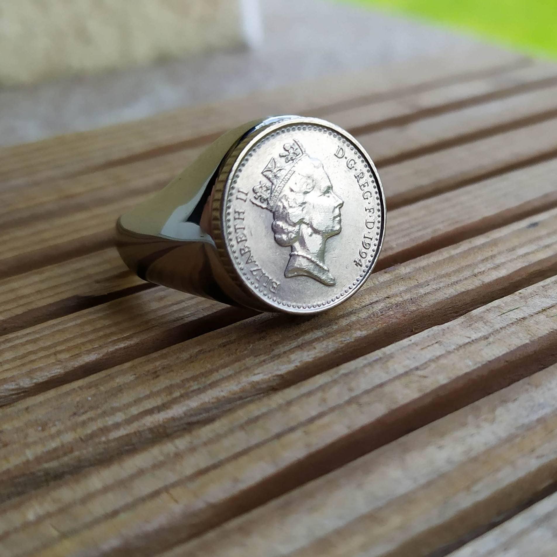 Genuine Handmade Elizabeth II 5P Cupronickel Coin Signet Ring Genuine Handmade Elizabeth II 5P Cupronickel Coin Signet Ring