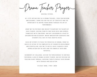 Peut inclure: Une prière imprimable en noir et blanc pour les professeurs de théâtre. Le texte dit "Prière de l'enseignant de théâtre" et comprend une prière pour l'orientation, la patience et l'inspiration pour enseigner le théâtre.