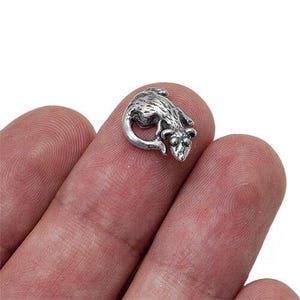Amuleto de Rata para Monedero en Plata de Ley: Talismán de Prosperidad para la Riqueza, la Abundancia y el Éxito Profesional. Amuleto de Rata de la Suerte para el Dinero. 1 cm