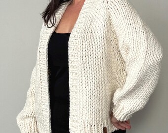 Ręcznie robiony na drutach gruby kardigan z wełny merynosów | Luksusowa dzianina | Kardigan Rumi dla dorosłych | Kolor naturalny