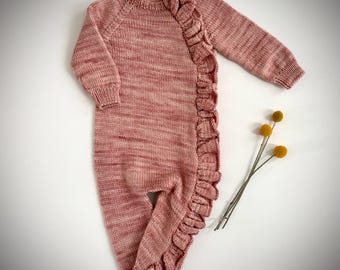 Wzór na kombinezon Harlow: dzianina dla niemowląt