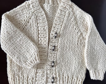 Gruby kardigan dziecięcy | Ręcznie robiony na drutach dla dzieci | Wełna merynosowa | Mini kurtka Rumi |