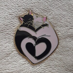 Cuddly Cats Pin Épingle à émail dur Black and Pink