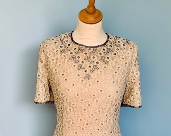Glamoroso vestido vintage de encaje y cuentas de los años 80