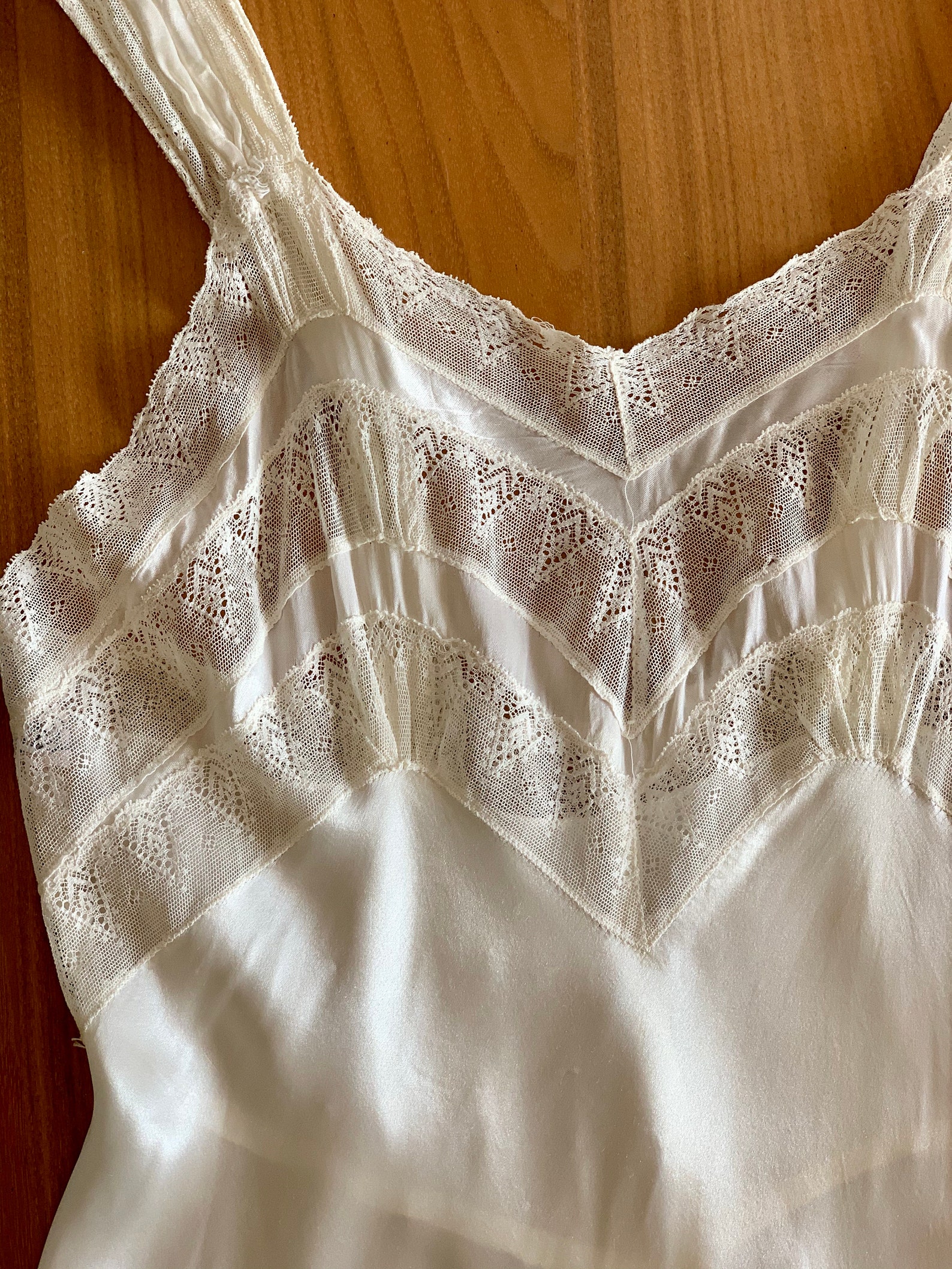 Vintage 1930s / 1940s white satin slip with lace details size | Etsy