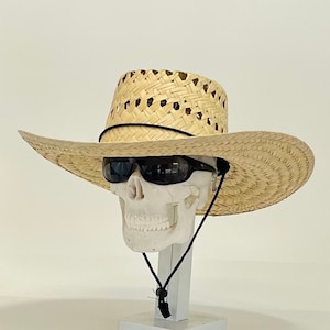 Gallero Natural Straw Hat, All Natural grown hand woven, proudly in Mexico, brim size 5” in. the inside circumference 23.1/4” in. Stylish