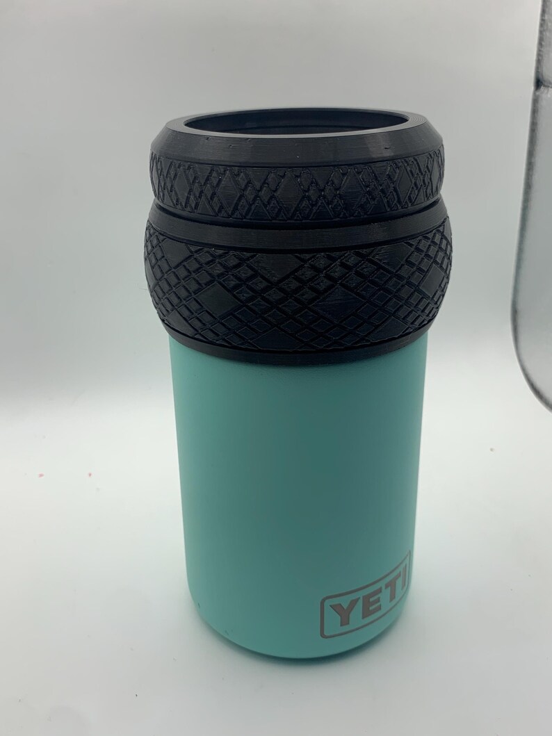 16oz Adapter  Style: Argyle Color: Translucent Blue. Shown with Izer Designs Replacement gasket/lid, Argyle model, black. Combination w/12oz yeti accommodates 16oz tall boy cans. Yeti and lid not included. See other listing to purchase lid shown.