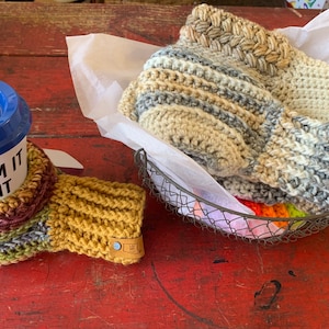 Drinking Mitt & Matching Mitten, Beer Cozy, Beer Mitt and Matching Mitten, Beer Glove, Crochet Beer Bottle Cozy, Bottle Holder, Drink Mitten