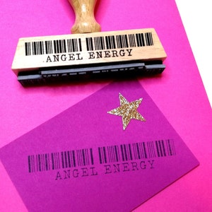 Stempel engelenenergie, streepjescodestempel, stempelspreuk, stempelvriendschap, houten stempeltekst, bullet journal-stempel, typfout