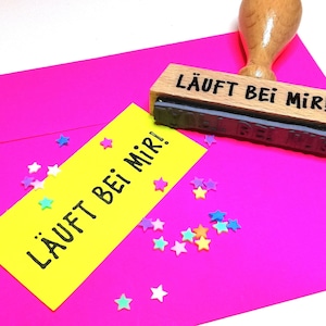 Stempel Läuft bei mir!,  Freunde Stempel, Stempel Spruch lustig, Stempel Freundschaft, Holzstempel, Bullet Journal Stempel, Typo Stempel