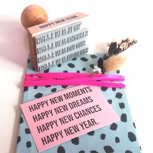 Sello felices nuevos momentos, sueños, oportunidades, año.