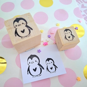 Sello pingüino amor familia animal