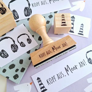 Stempel vuurtoren zee stempel meeuw koptelefoon stempel vakantie zon stempel hoofd uit zee