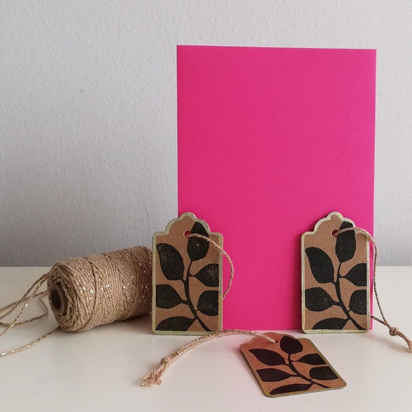 Eucalyptus linoleum print, drie gift tags, hanger verjaardag, originele linoleum print, planten papier hanger, kraft papier