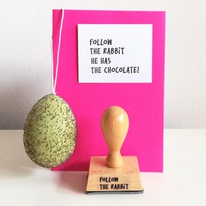 Stempel Ostern, follow the rabbit he has the chocolate, Text Stempel Ostern, Stempel Frühling, lustiger Typo Stempel, Holzstempel Text, Hase