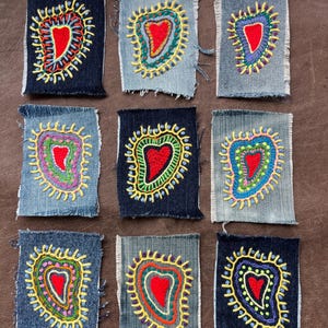 Dekorativer Hand gesticktes Herz Bügelbild Denim Patch: Boho Patch
