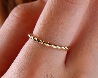 14K Gold Twist Ring, 1.5mm Rope Band Ring, Twisted Pointer Finger Ring, Thin Stackable Knuckle Ring, Mobius Thumb Band, Braided Wedding Ring