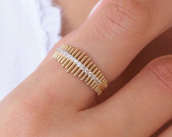 14K Gold Ribbed Diamond Ring, Fluted Gold Band with Diamond Bar, Modern Statement Gold Ring, Elegant Everyday Jewelry Gift