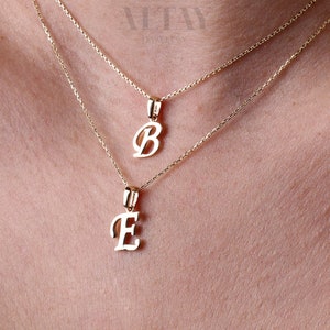 Collar con inicial personalizado en oro de 14 quilates, colgante con letra cursiva, inicial con escritura a mano, dije con letra manuscrita, collar personalizado.