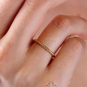 14K Solid Gold Twist Ring, Rope Style Twisted Gold Ring, Dainty Stacking Ring, Simple Delicate Stack Twist Ring, Thin Twist Wedding Band