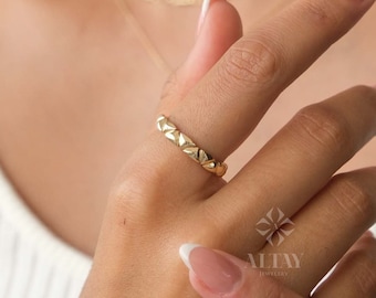 14K Gold Triangle Textured Band Ring, Geometric Pattern Wedding Ring, Engravable Matching Ring, Dainty Pointer Ring, Statement Edge Ring