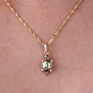 14K Gold Turtle Necklace, Tortoise Pendant, Phosphorus Caretta Caretta Charm, Singapore Twist Chain Choker, Layering Sea Turtle Necklace