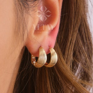 14K Gold Dome Huggie Earrings, Ribbed Huggie Hoop Earrings, Gold Dome Hoops, Unique Hoop Earring, Lined Gold Hinged Hoop Earring, Gift Her