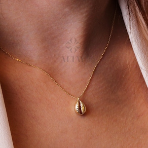 14K Gold Sea Shell Necklace, Cowrie Sea Shell Charm, Conch seashell, Boho Shell Pendant, Pearl Necklace, Valentine's Day Gift For Her