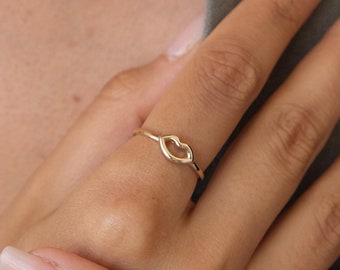 14K Gold Kiss Ring, Personalized XO ring, X Kiss Ring, Promise Ring, Valentine Love Ring, Tiny Love Shape, Birthday Gift, Gift For Her