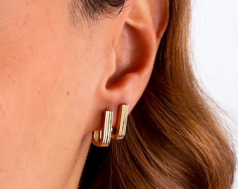 14K Gold Square Hoop Earring, Gold Geometric Huggie, Rectangle Hoop Huggie Earring, Minimal Everyday Huggie Earring, Stacking Hoop Huggie