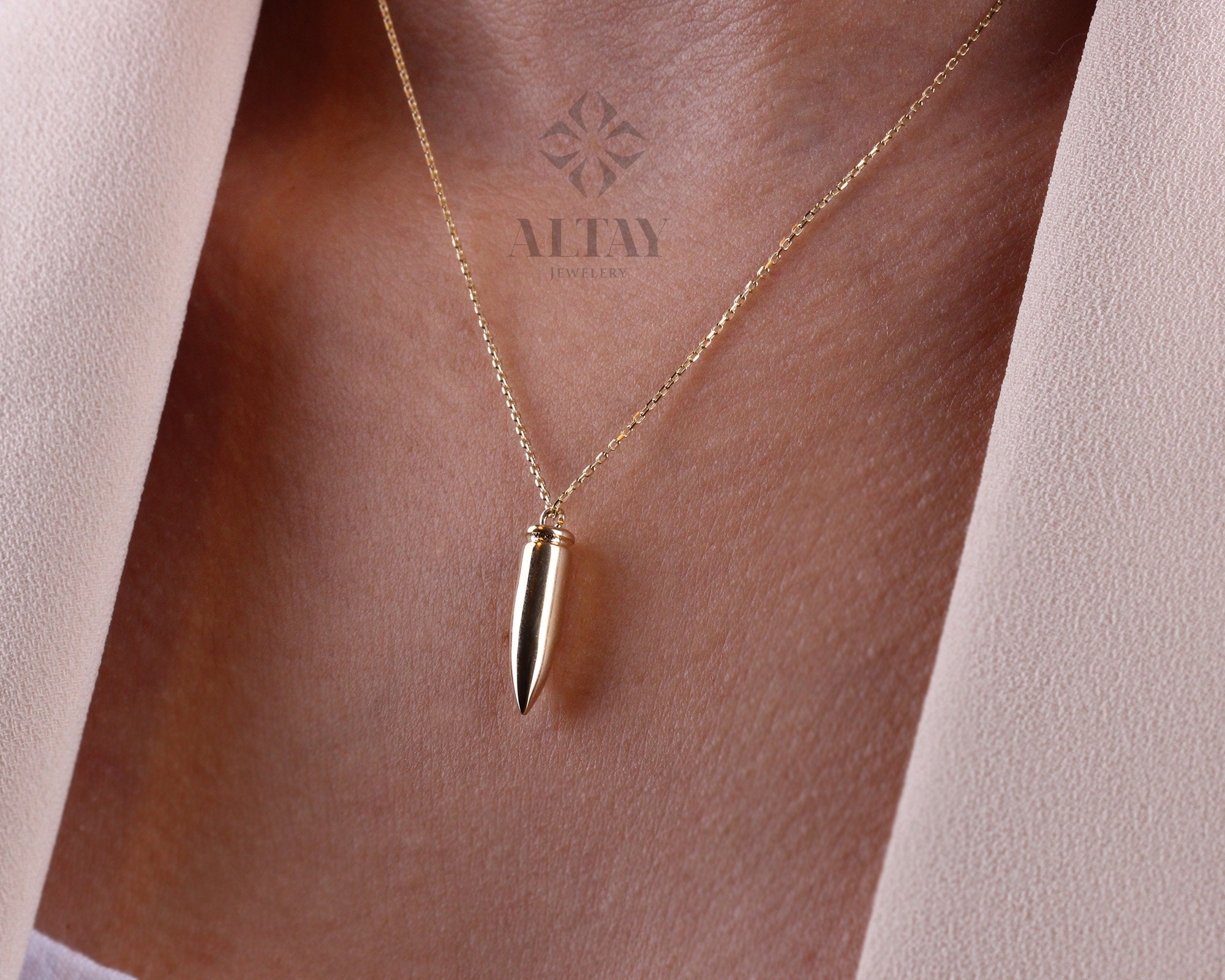 Bullet store necklace gold