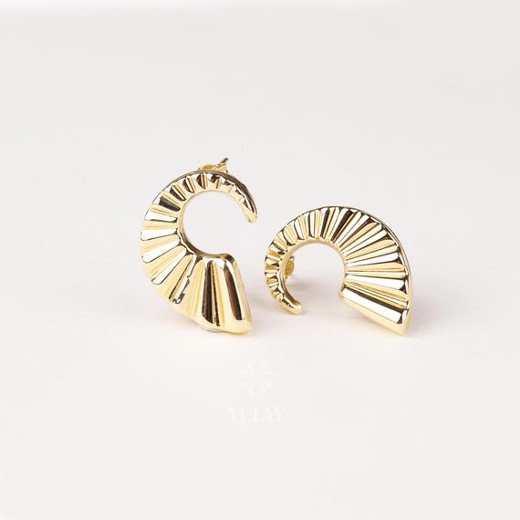 14K Gold Rope Ribbed Croissant Huggie Earrings, Thick Twisted Crescent Moon Hoop, Textured Gold Huggies