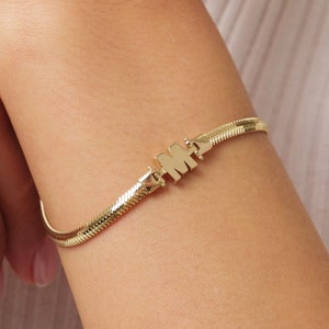 Pulsera con inicial de cadena de serpiente de oro de 14 quilates, pulsera de espiga de 2,5 mm, pulsera con nombre y letra, pulsera de serpiente hecha a mano, pulsera de oro en capas