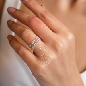 14K Gold Baguette Halb Eternity Ring, CZ Diamant Ehering, Baguette Ehering, Zarte Verlobungsring, Stapeln Versprechen Ring Bild 8