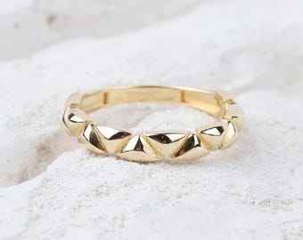 14K Gold Triangle Textured Band Ring, Geometric Pattern Wedding Ring, Engravable Matching Ring, Dainty Pointer Ring, Statement Edge Band