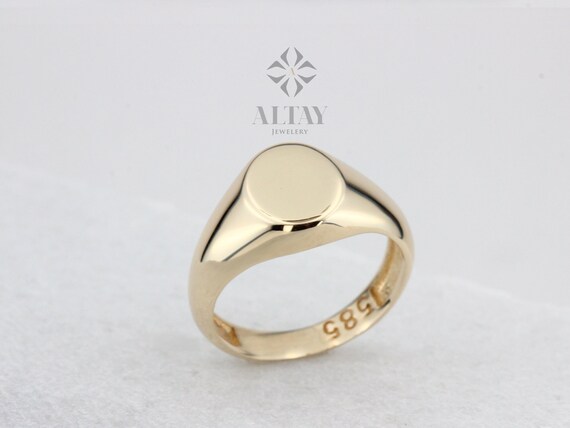 14K Gold Oval Signet Ring, Engraved Initial Ring, Personalized Old English Gold Signet Ring, Oval Shape Pinky Ring,  Customized Letter Band
