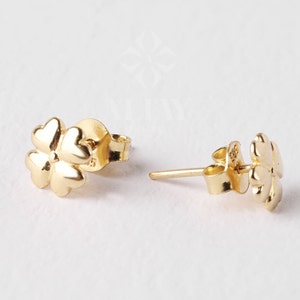 Orecchini a bottone a forma di quadrifoglio in oro 14 carati, orecchini a quadrifoglio, orecchini minimalisti, orecchini a bottone a forma di foglia, orecchini a bottone portafortuna