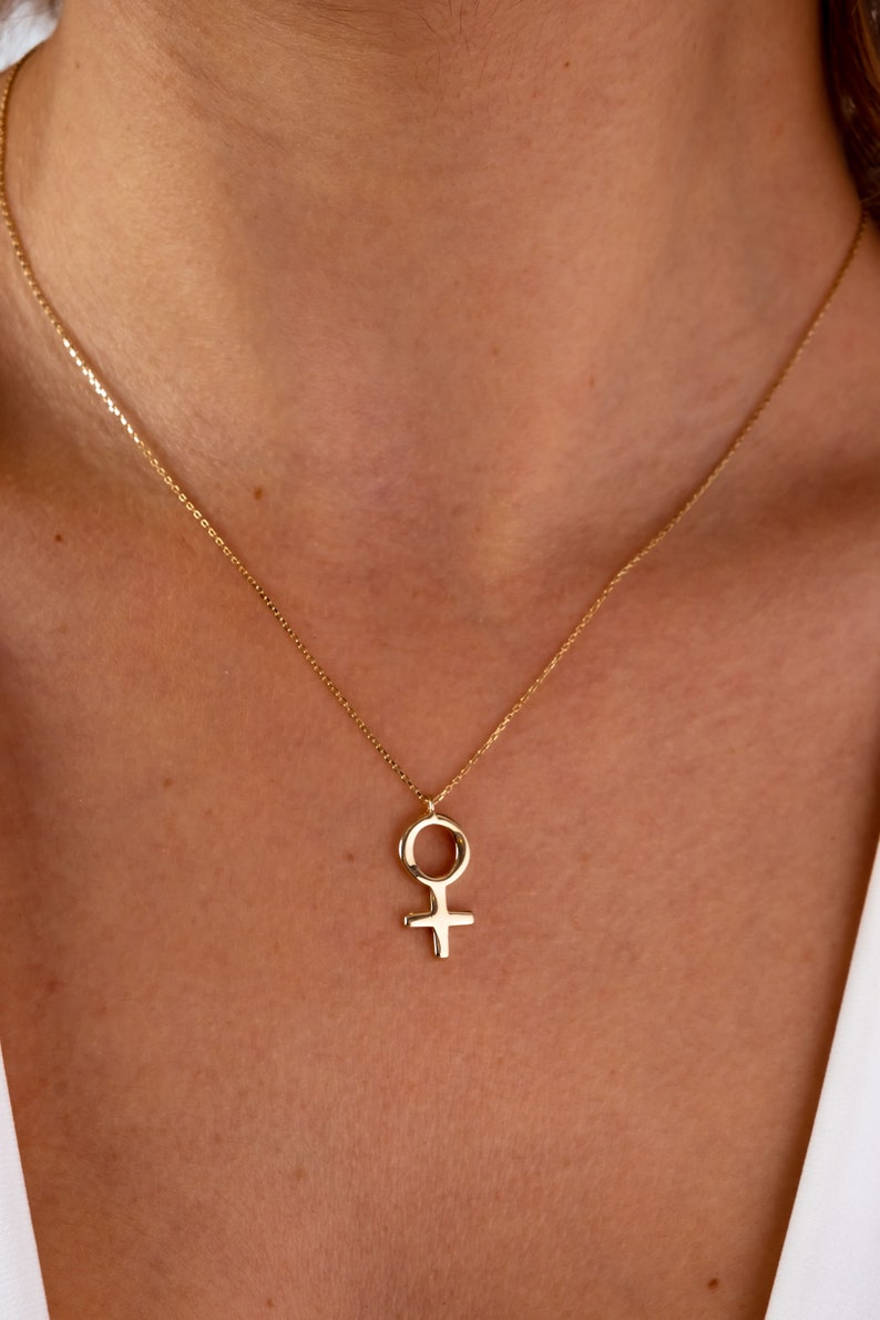 14K Gold feministische Halskette, weibliche Symbol Halskette, Venus Halskette, Empowerment Schmuck, Girl Power Anhänger, Gleichheit Schmuck Bild 6