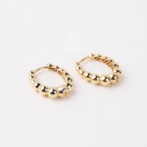 14K Gold Perlen Huggie Creolen, kleine Perlen Huggie Creolen, kräftige Statement Ohrringe, zierliche Goldkugel Creolen, minimalistische Helix Piercing Gold Creolen