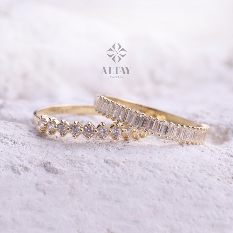 14K Gold Baguette Halb Eternity Ring, CZ Diamant Ehering, Baguette Ehering, Zarte Verlobungsring, Stapeln Versprechen Ring Bild 3